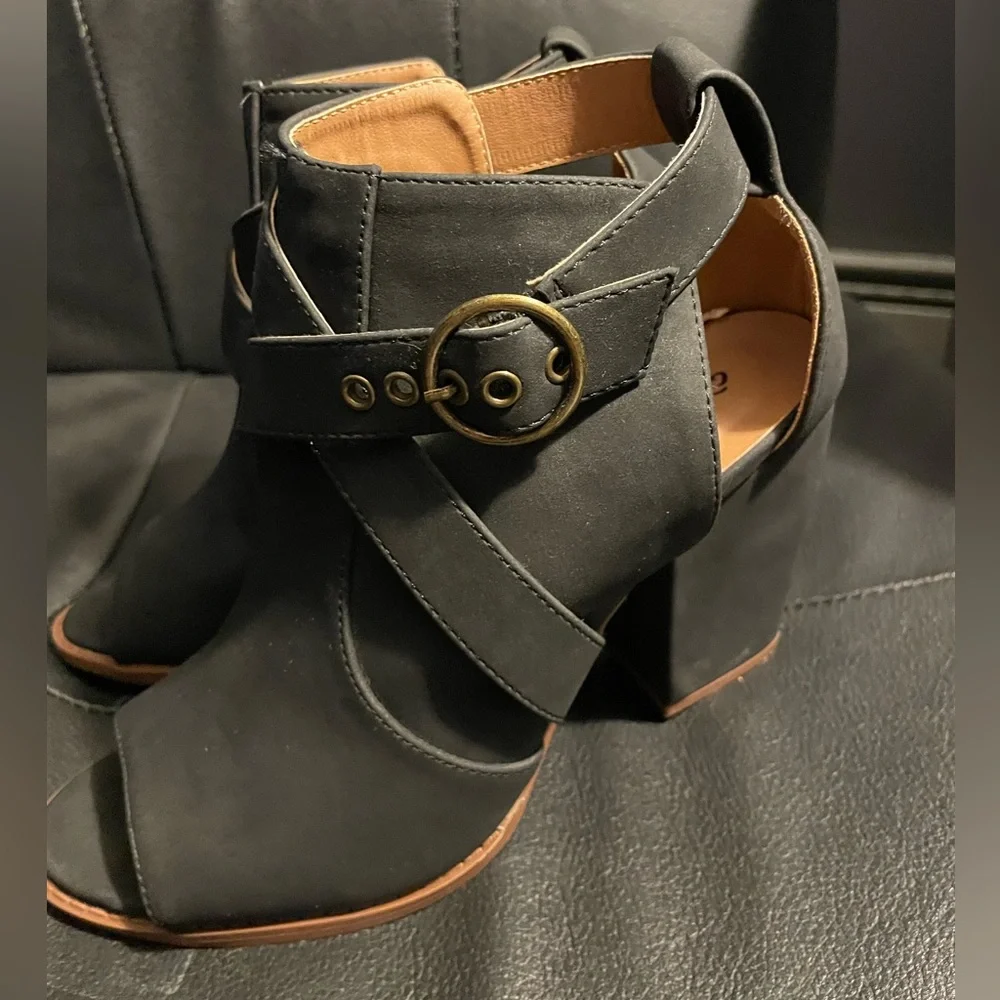 QUPID Black Strappy Sandals W 8 - Picture 8 of 10